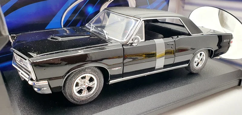 Maisto 1/18 Scale Diecast 31885 1965 Pontiac GTO Hurst Edition - Black