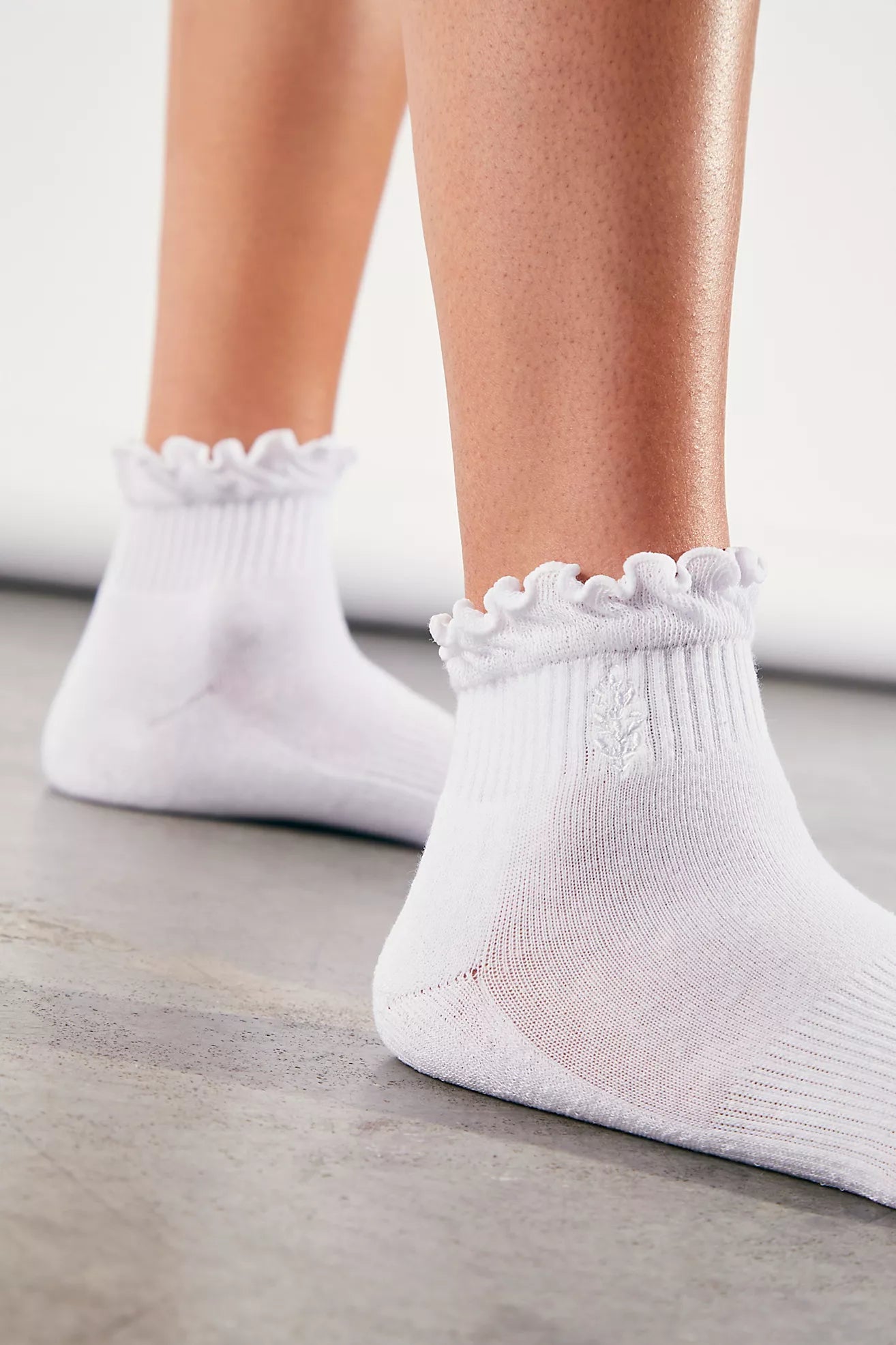 Movement Classic Ruffle Socks | White